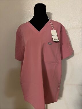 NWT Figs Men's V-Neck Scrub Top in Rose